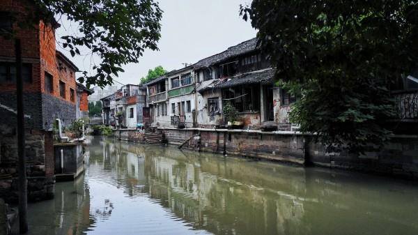 近代英国，工业革命促进旅游发展，当时的人们太富有