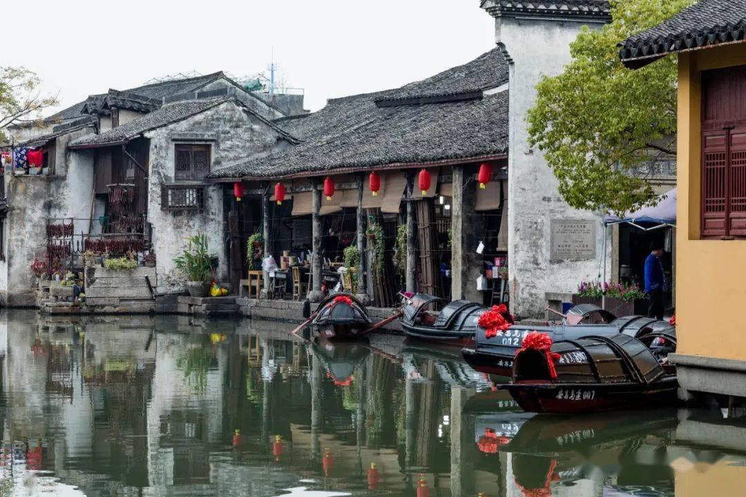 前央视主播徐俐晒逛菜市场视频，她的打扮有多朴素？